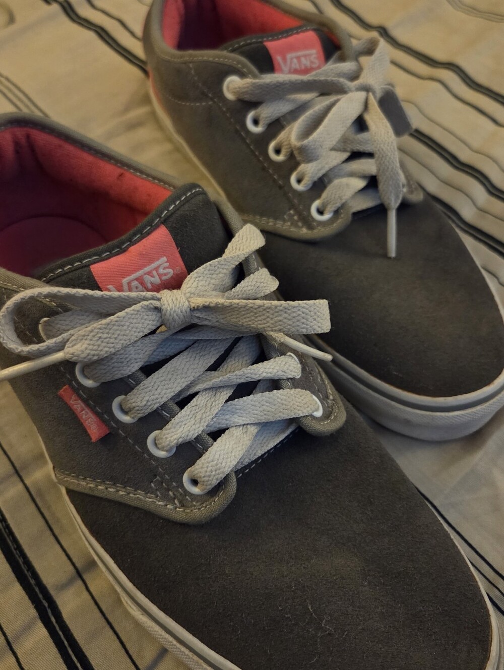Vans Women's Suede Low-Top Sneakers in Gray with Pink Lining